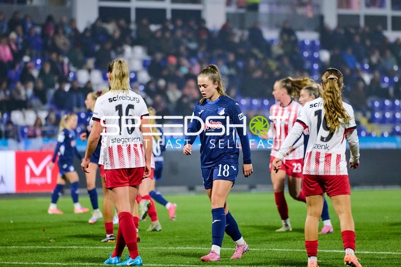 Spielszene mit Valesca Ampoorter (18; TSG Hoffenheim Frauen)