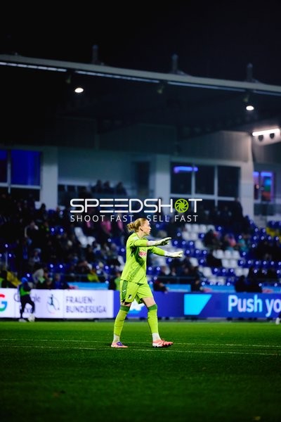 Torwart gibt Anweisungen