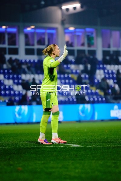 Torwart Laura Dick (1; TSG Hoffenheim Frauen) in Aktion