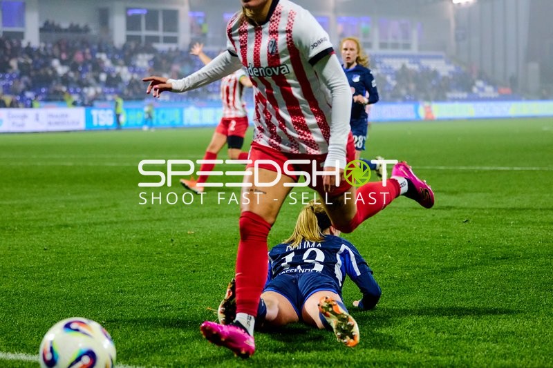 Intensiver Zweikampf um Ball