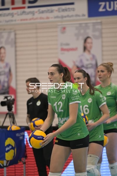 Volleyball-Situation mit Diane Seybering (18; USC Münster) und Anke Waelkens (12; USC Münster)