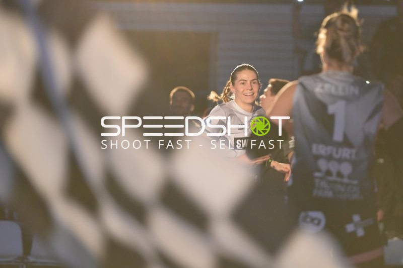 Elizabeth Sandbothe (2; Schwarz-Weiß Erfurt) in Volleyball-Situation