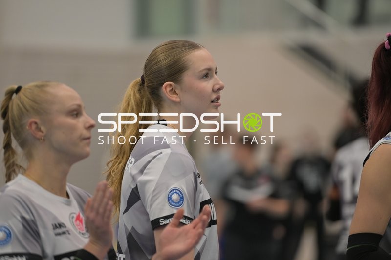 Volleyball-Situation mit Lea Feistritzer (8; Schwarz-Weiß Erfurt) und Antonia Greskamp (9; Schwarz-Weiß Erfurt)