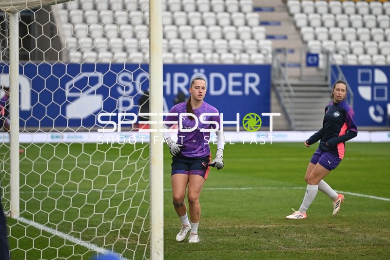 Torwart und Mitspielerin