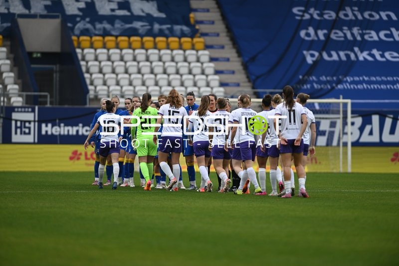 Spieler begrüßen sich