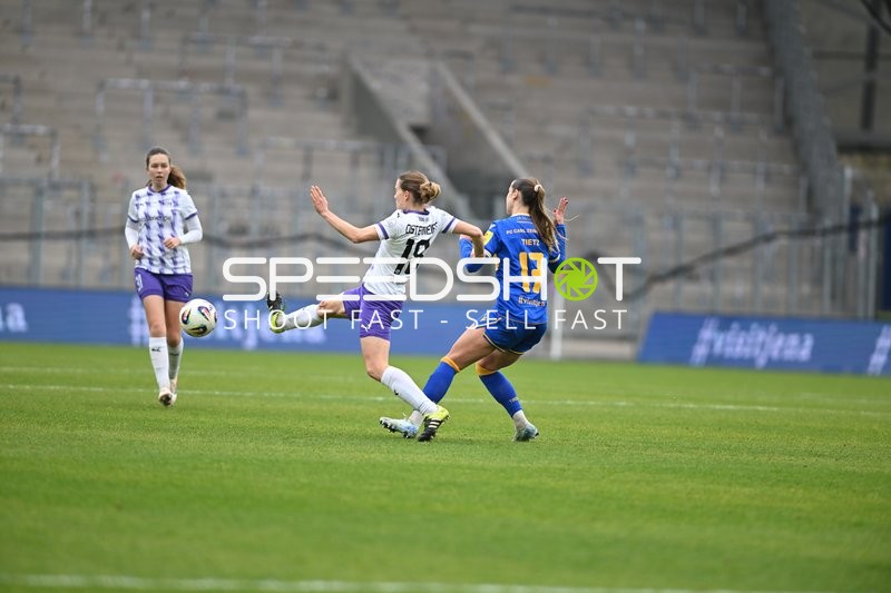 Zweikampf um den Ball