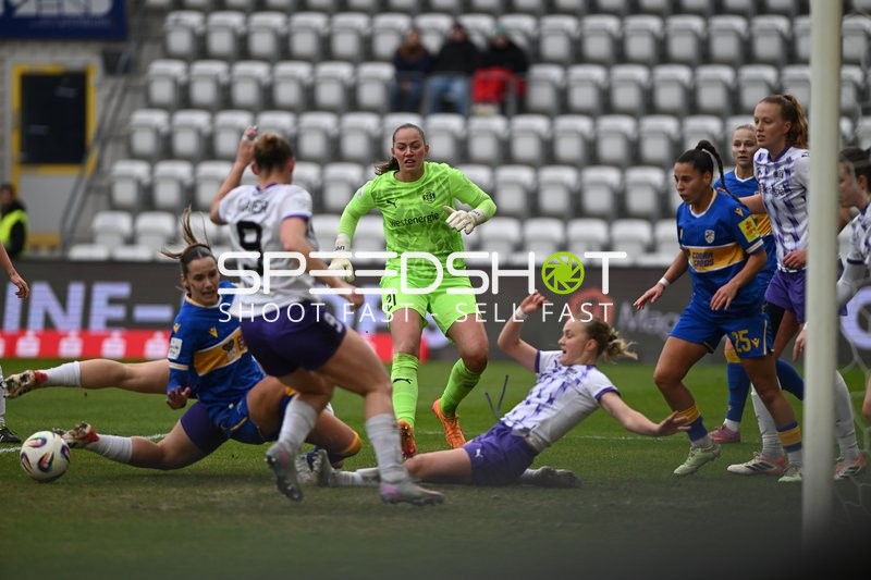 Intensive Abwehraktion im Strafraum