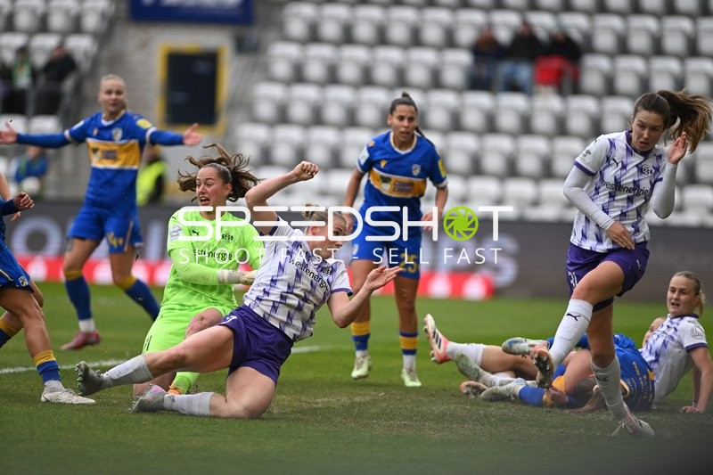 Zweikampf vor dem Tor