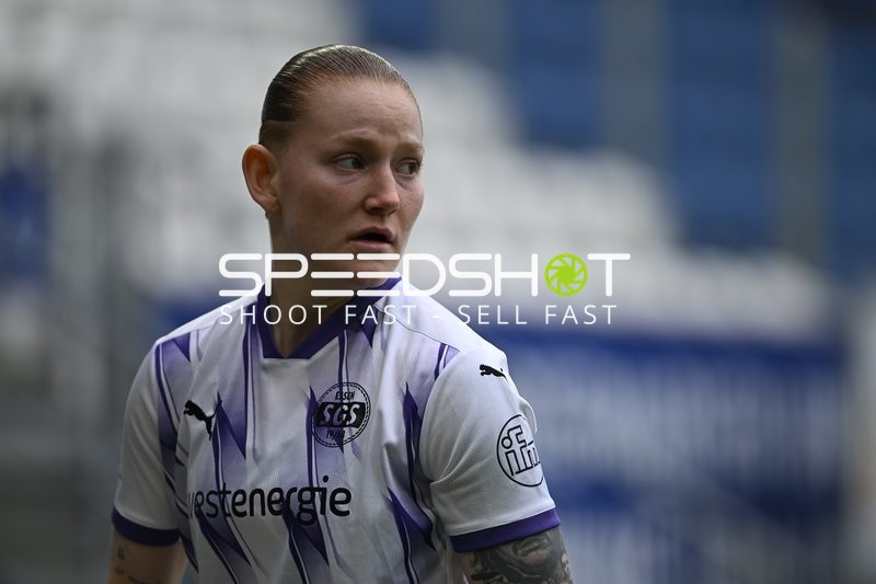 Spielszene mit Natasha Kowalski (10; SGS Essen)