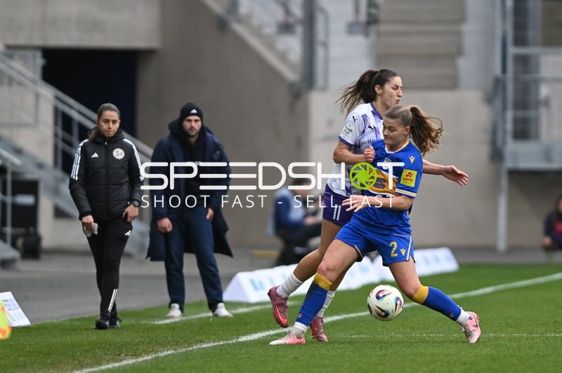 Zweikampf am Spielfeldrand