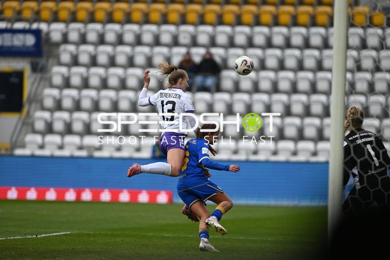 Kopfball im Strafraum