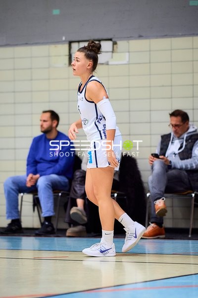 Julia Wroblewski (6; USC BaseCats Heidelberg) auf dem Spielfeld