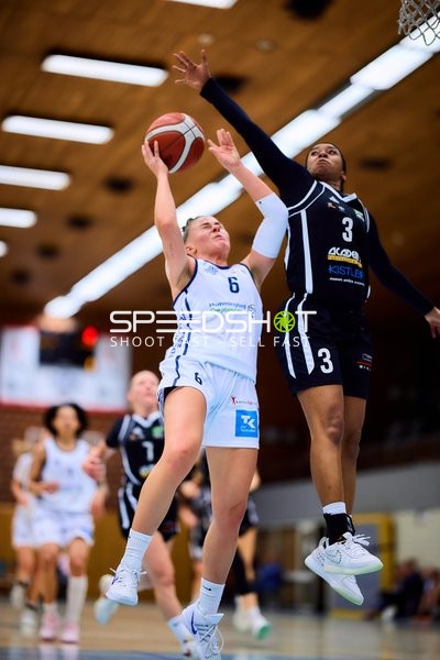 Julia Wroblewski (6; USC BaseCats Heidelberg) wirft gegen Imena Aruna (3; KuSG Leimen Basketball)