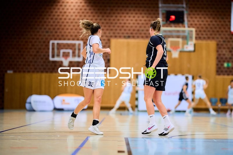 Melanie Hoyt (32; USC BaseCats Heidelberg) mit Ball