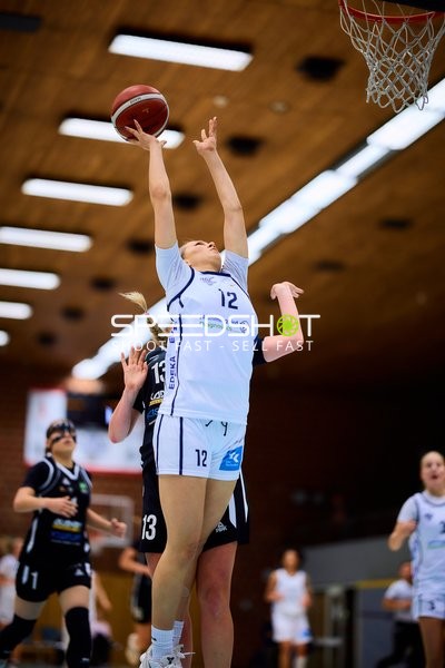 Carla Koch (12; USC BaseCats Heidelberg) beim Korbleger