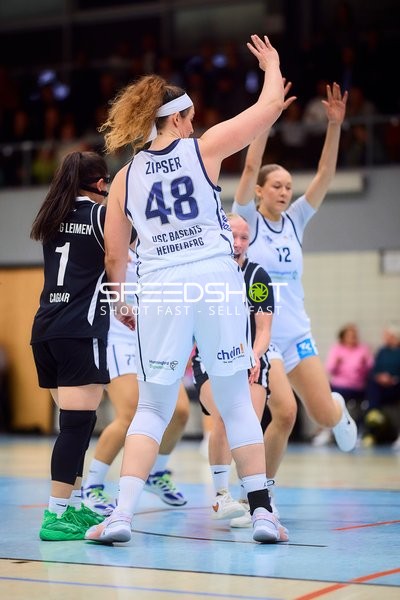 Anne Zipser (48; USC BaseCats Heidelberg) verteidigt