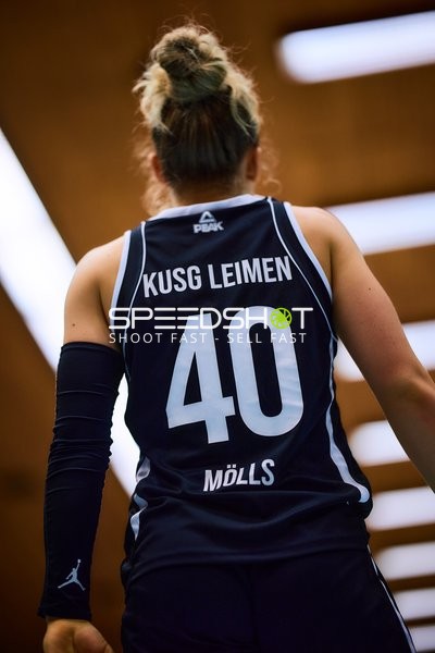 Johanna Mölls (40; KuSG Leimen Basketball) mit Rücken zur Kamera