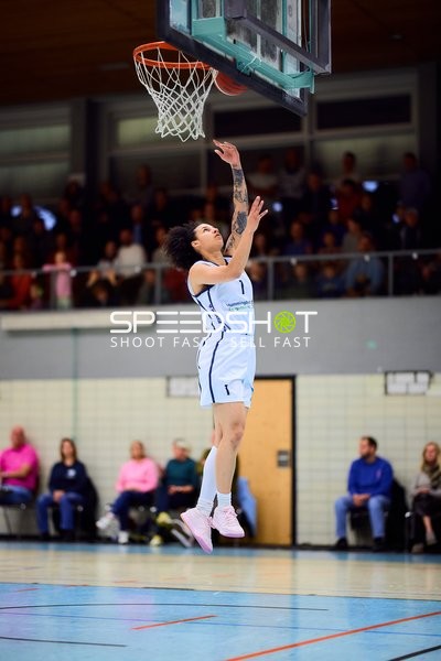 Charisse Fairley (1; USC BaseCats Heidelberg) wirft