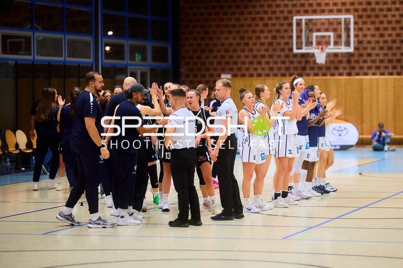 Spieler klatschen sich ab