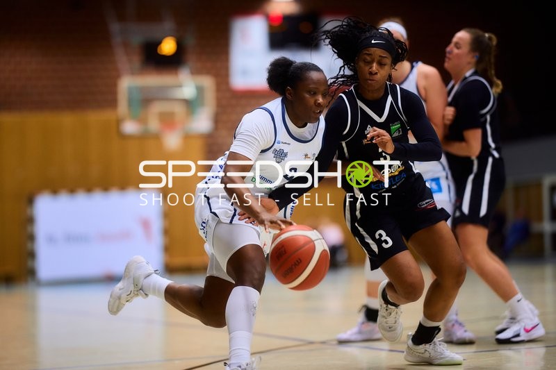 Kelly Moten (0; USC BaseCats Heidelberg) dribbelt gegen Imena Aruna (3; KuSG Leimen Basketball)