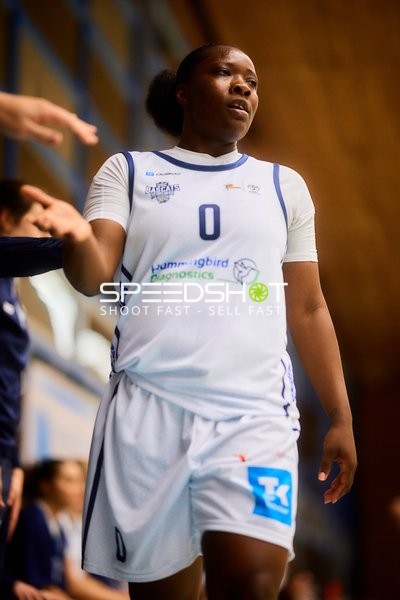 Kelly Moten (0; USC BaseCats Heidelberg) in Aktion