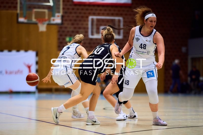 Anne Zipser (48; USC BaseCats Heidelberg) verteidigt