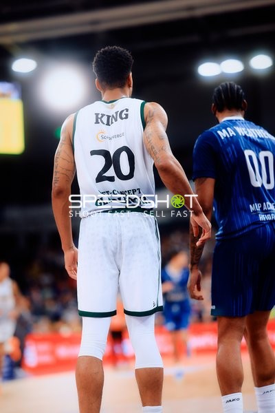 Urald King (20; Gladiators Trier) und DJ Horne (0; MLP Academics Heidelberg) auf dem Spielfeld