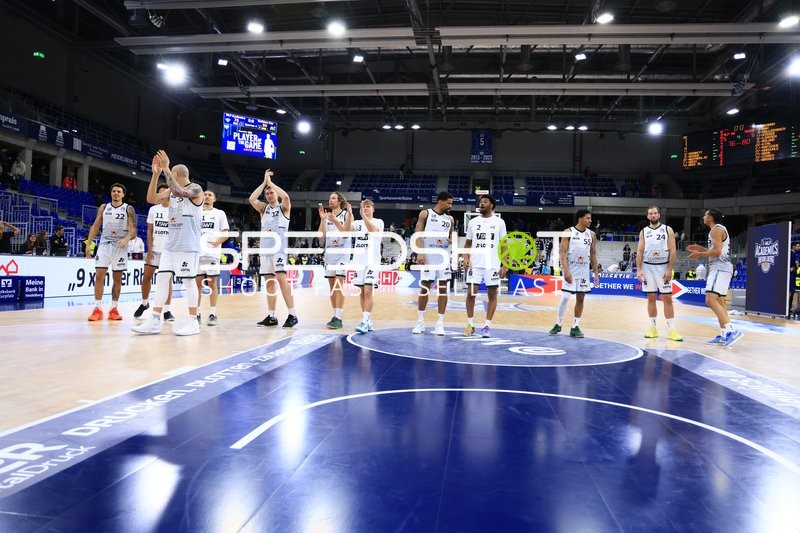 Basketball-Situation mit Nolan Adekunle (22; Gladiators Trier)