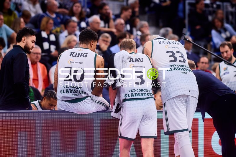 Szene mit Clayton Thomas Guillozet (4; Gladiators Trier) und John Stuart Mann (24; Gladiators Trier)