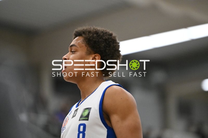 Basketball-Situation mit Musa Abra (8; CATL Basketball Löwen Erfurt)