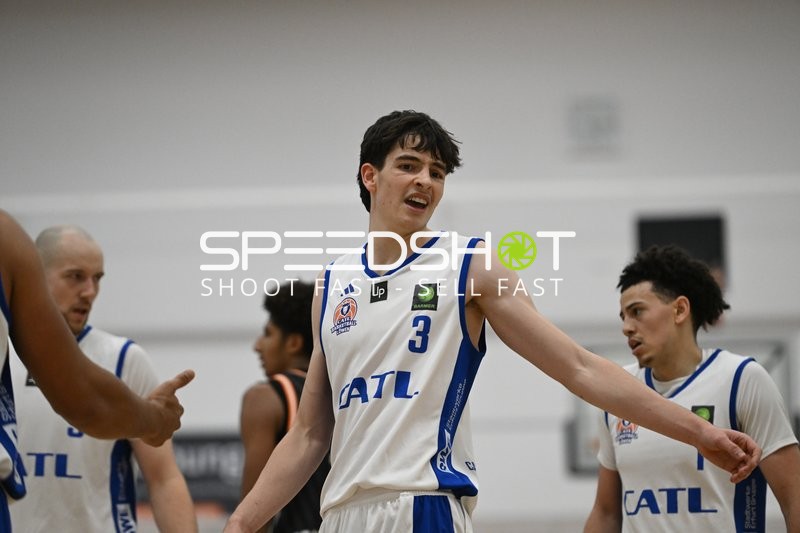 Leonar Fliege (3; CATL Basketball Löwen Erfurt) in Aktion