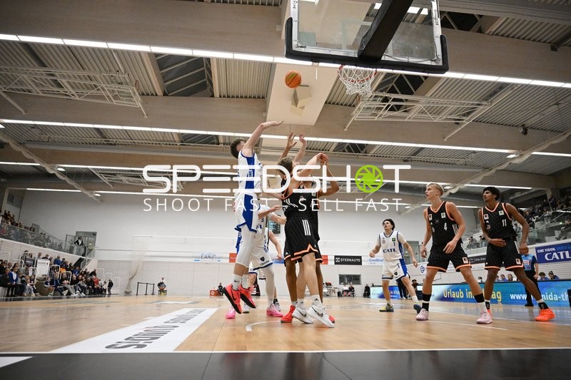 Endurance Aiyamenkhue (10; OrangeAcademy Ulm) wirft