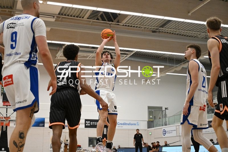 Samuel Elias Nellessen (44; CATL Basketball Löwen Erfurt) wirft