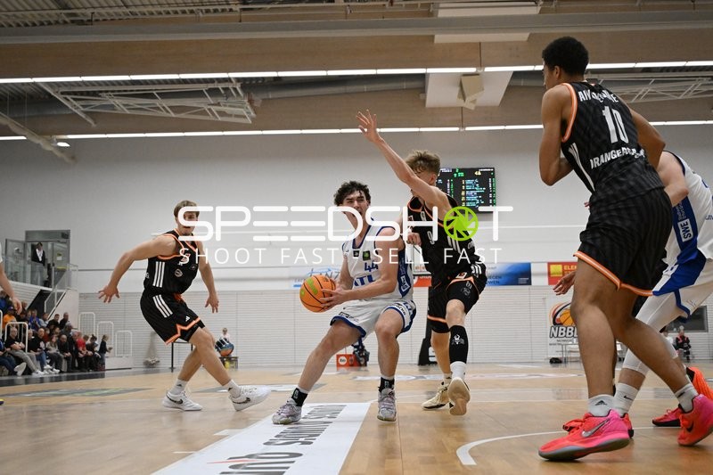 Samuel Elias Nellessen (44; CATL Basketball Löwen Erfurt) mit Ball