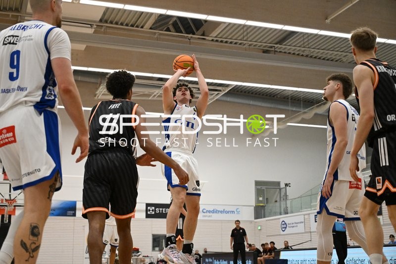 Samuel Elias Nellessen (44; CATL Basketball Löwen Erfurt) wirft