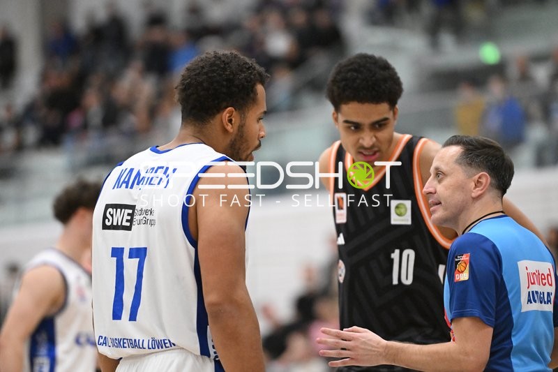 Schiedsrichter erklärt Regel