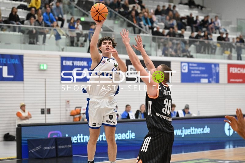 Samuel Elias Nellessen (44; CATL Basketball Löwen Erfurt) wirft