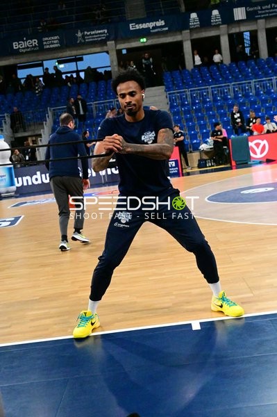 Spieler von MLP Academics Heidelberg dehnt sich