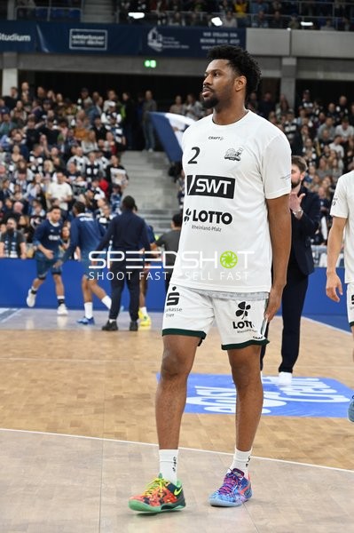 Basketball-Situation mit Dexter Akanno (2; Gladiators Trier)