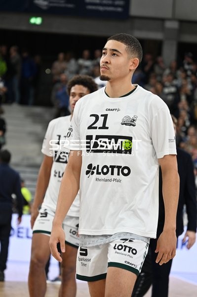 Basketball-Situation mit Evans Rapieque (21; Gladiators Trier)