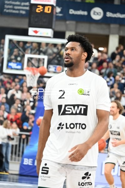 Basketball-Situation mit Dexter Akanno (2; Gladiators Trier)