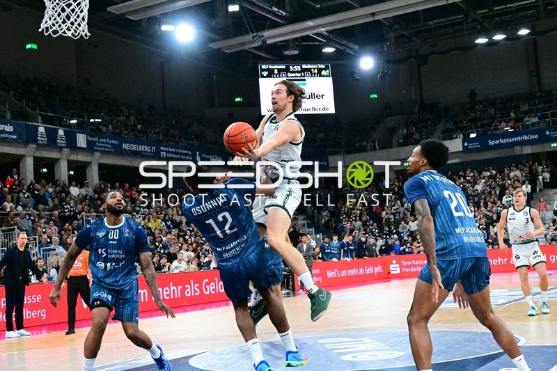 Marco Hollersbacher (9; Gladiators Trier) mit Wurf