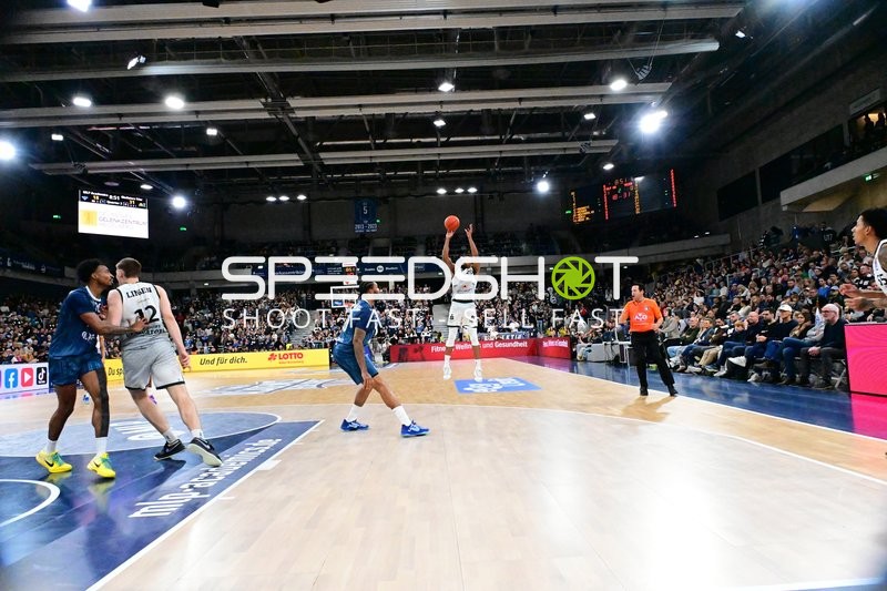 Urald King (20; Gladiators Trier) wirft