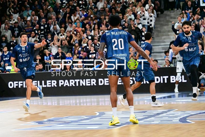 Basketball-Szene mit Marcel Keßen (15; MLP Academics Heidelberg), Samuell Williamson (10; MLP Academics Heidelberg) und Paul Zipser (9; MLP Academics Heidelberg)