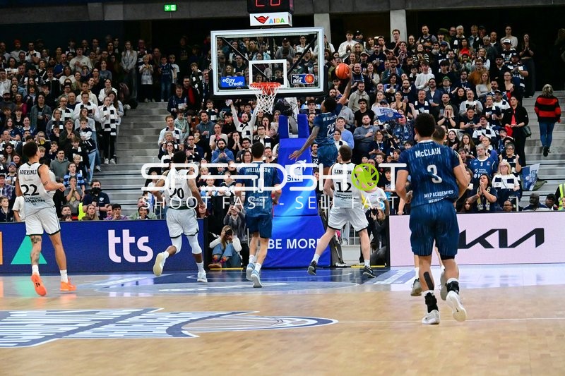 22; MLP Academics Heidelberg mit Wurfversuch