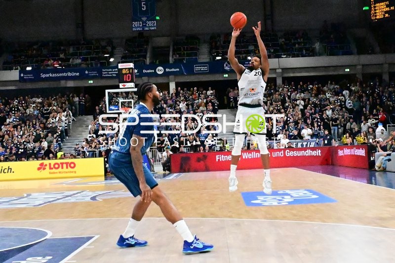 Urald King (20; Gladiators Trier) wirft