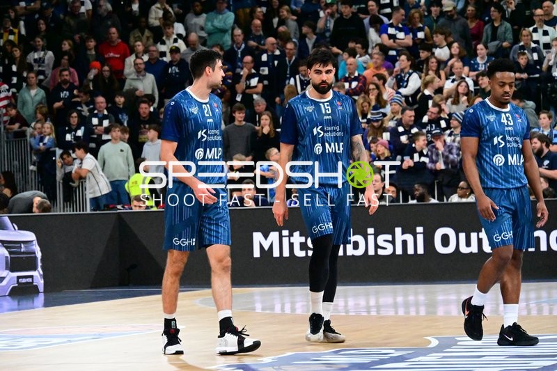 Spieler von MLP Academics Heidelberg auf dem Spielfeld