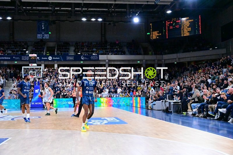 Michael Weathers (20; MLP Academics Heidelberg) in Aktion