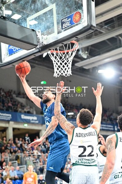 Dunk-Versuch von Paul Zipser (9; MLP Academics Heidelberg)