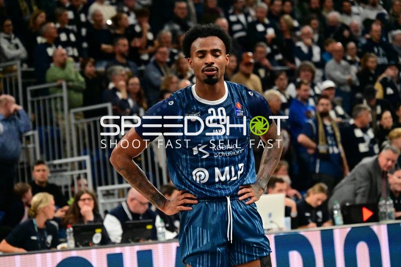 Michael Weathers (20; MLP Academics Heidelberg) steht